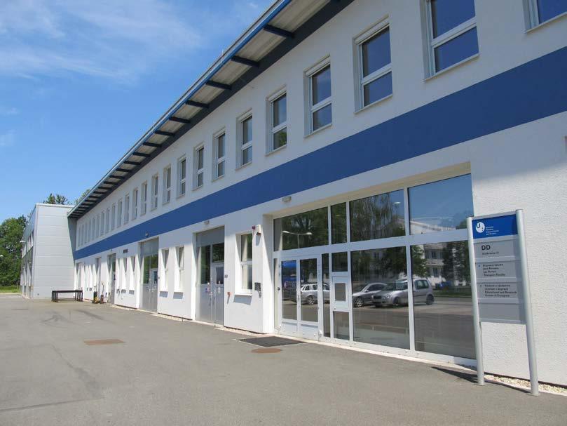Obrázek 2: Výukové a vzdělávací centrum v dopravě Mimo univerzitní kampus má DFJP dislokované pracoviště v Praze, kde v moderním konzultačním centru na Florenci probíhá výuka kombinované formy