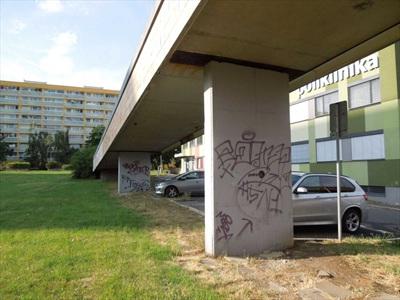 hloubky až 15 mm a koroze betonářské výztuže.