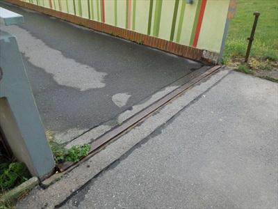 Pohled na mostní závěr na opěře O12 - zanesená