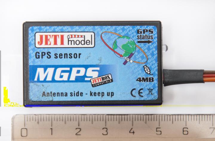 GPS logger Využívá družicového systému GPS k určení polohy letounu.