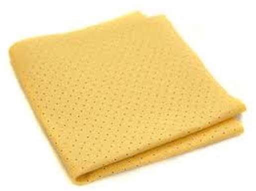 ČIŠTĚNÍ A ODMAŠTĚNÍ HAND WIPES Rychle působící čistící ubrousky na ruce s přídavnými látkami pro pěstění pokožky.