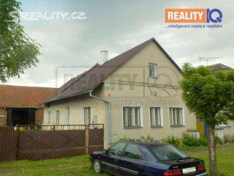Zastavěná plocha domu cca 125 m 2 Podlahová plocha započitatelná byt cca 100 m 2 Technický stav vhodný k rekonstrukci Výměra pozemků jako celku 1993 m 2 Nabídková cena Upravená cena / jednotková