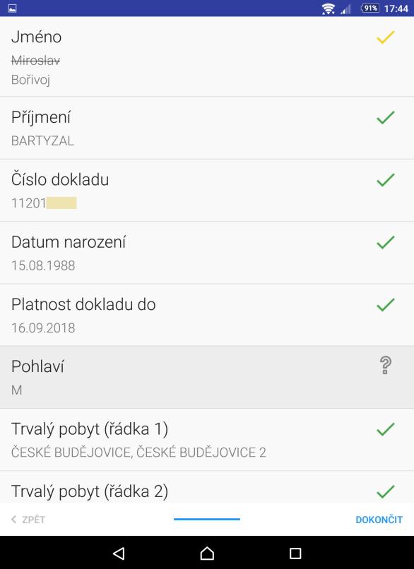 Opravené identifikační údaje jsou pak označeny žlutou fajfkou a zobrazeny včetně původně rozpoznaného textu (viz Obr.