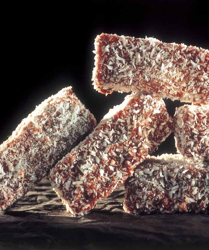 Kokosoví jeïci (60 kusû) 6 vajec 300 g polohrubé mouky 250 g mouãkového cukru 1 balíãek Kypfiicího prá ku do peãiva 100 g cukru krystal 200 ml vody 50 g mlet ch vla sk ch ofiechû Poleva: 300 g