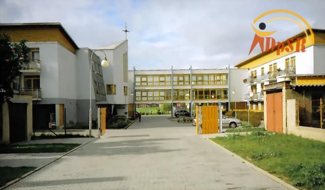 1. 4 Zabezpečení odborné praxe (odborného výcviku) Ve školním roce 2010/2011 byla pro odbornou praxi a odborný výcvik využívána jak vlastní pracoviště, tak i smluvní pracoviště soukromých firem.
