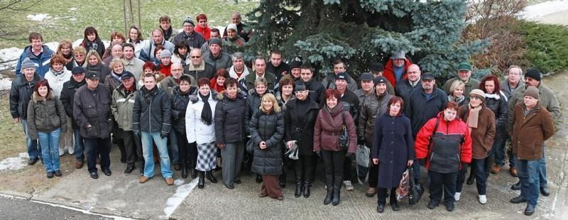 Tabulka č. 7: Průměrný věk pedagogických pracovníků Pracovní zařazení učitelé učitelé OV vychovatelé Průměrný věk 49,52 51,53 54,3 Zdroj: ŠKOLNÍ MATRIKA Graf č.
