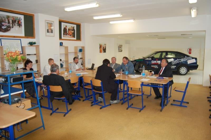 4. 2. 2 Závěrečné zkoušky Písemná část závěrečných zkoušek se konala v pondělí 1. června 2011 od 8.00 hod. v budově školy a proběhla řádně podle platných předpisů.