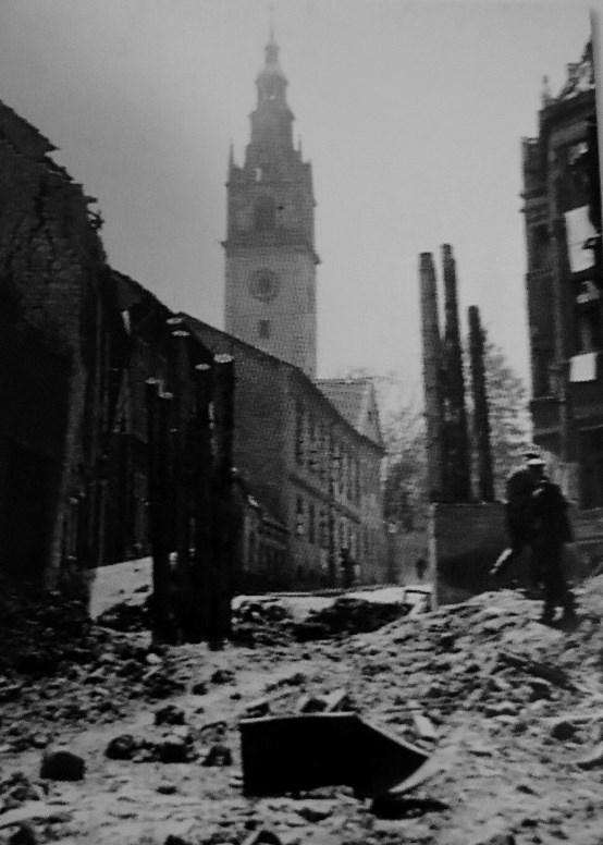 1945. 25.