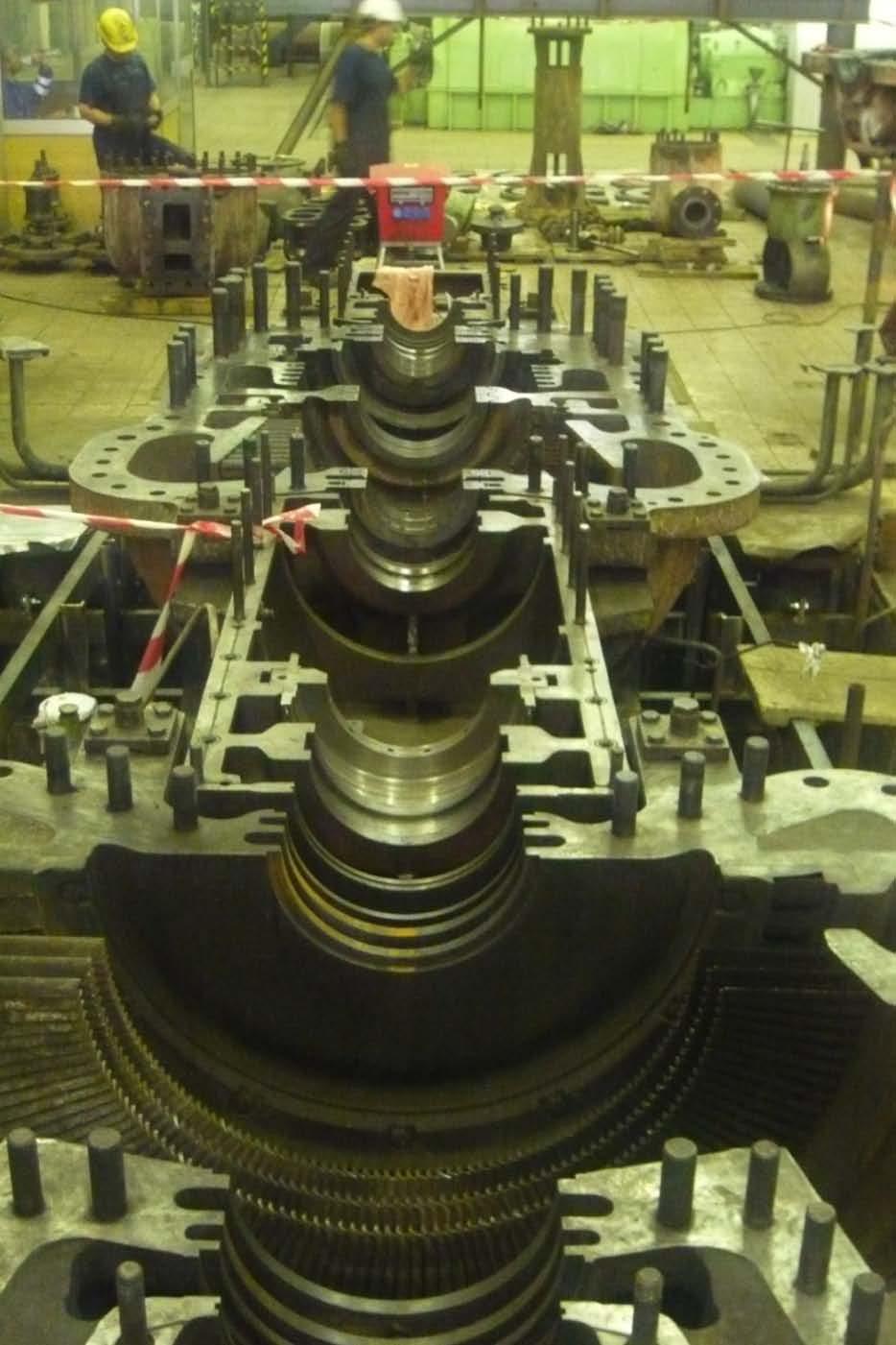 Obr.5 Stator NT část 5.6. Ložiskové stojany 5.6.1 Přední a střední ložiskový stojan Přední a střední ložiskový stojan se po demontáži skříně demontuje ze základových desek.