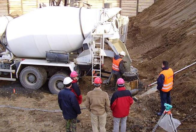 Použitý beton musí mít vysokou odolnost proti rozměšování, vysokou plasticitu, správnou konzistenci a hlavně zpracovatelnost pro jeho ukládání.