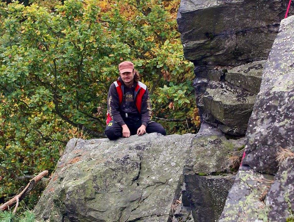 7) Pomalu to budou tři roky (Hetov) Pomalu to budou tři roky, přesně v únoru. Tou dobou se moc do skal ani do práce nechodí, Ríša chodil alespoň do sauny.