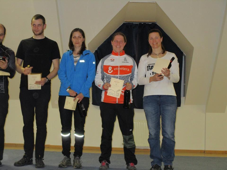 Při sobotním middlu dosáhl na medaili pouze Jakub Ouhrabka, který porazil všechny Maďary a vyhrál M21C.