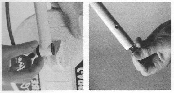 3. Sestavení přístroje Detekční sondu připevněte pomocí šroubu (svorníku se závitem na obou stranách) a mezikroužků (podložek) na bílou trubku.