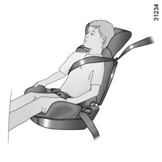BEZPEČNOST DĚTÍ: Výběr dětské sedačky Dětské sedačky zády ke směru jízdy Hlavička dítěte je v poměru těžší než hlava dospělého a krk je velice křehký.