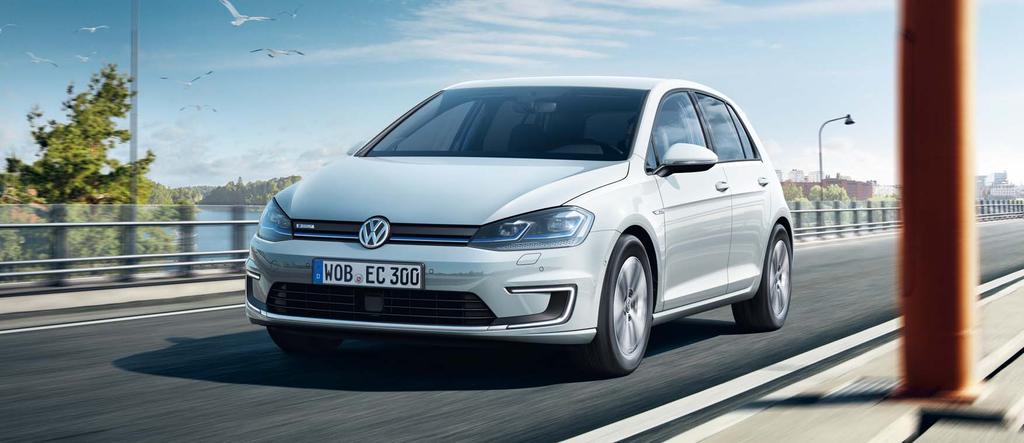Trvale udržitelné napětí. Elektrizující, trvale udržitelné napětí: S novým vozem e-golf řídíte automobil, který čelí soudobým požadavkům a díky obnovitelné energii jede bez emisí vstříc budoucnosti.