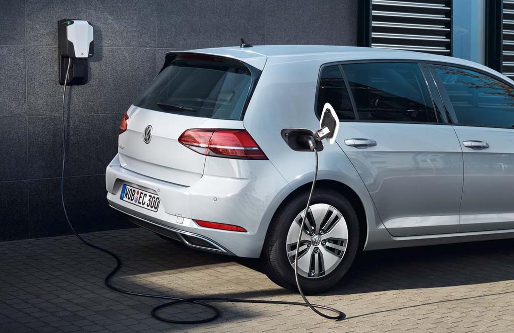 Flexibilní doplňování energie. Ať z běžné domovní zásuvky, z wallboxu nebo z veřejné nabíjecí stanice rozhodnutí, kde a jak dodáte Vašemu novému vozu e-golf energii, je jen na Vás.