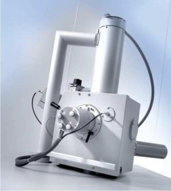 Mikroskopy TEM umožňují zkoumat při velkém zvětšení a vysoké rozlišovací schopnosti vnitřní strukturu preparátu o tloušťce do 100 nm. Tenký preparát je prozářen a následně zobrazen na stínítku.