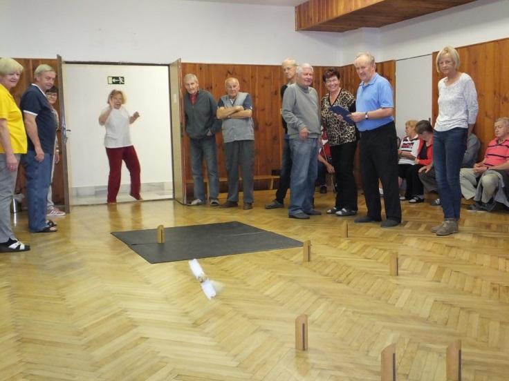 tomboly se spoustou pěkných dárků. Klub zde dotoval ty nejatraktivnější ceny, ale děkovat je třeba všem, kteří tombolu zatraktivnili svými dárky. Zahrát Mölkky si mohl každý.