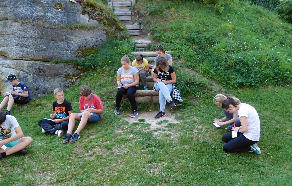 Pěšky za poznáním Jedním z cílů ŠVP jsou i projekty žáků. Pro žáky sedmých tříd byl vybrán projekt s názvem Pěšky za poznáním.