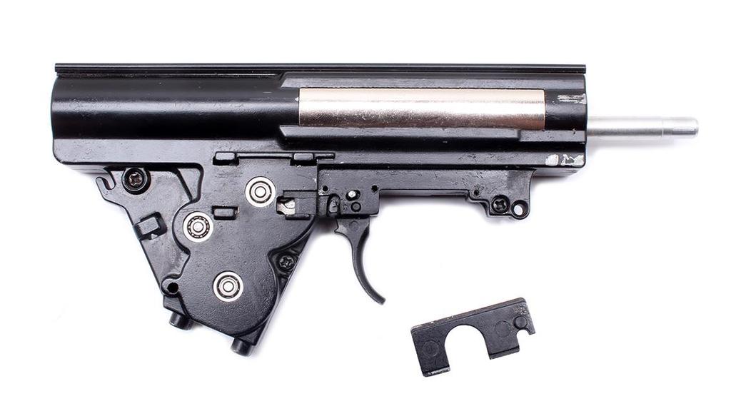 Příprava instalace Pro instalaci PSJ-VZ58 vyjměte mechabox z těla zbraně a odmontujte originální spínací