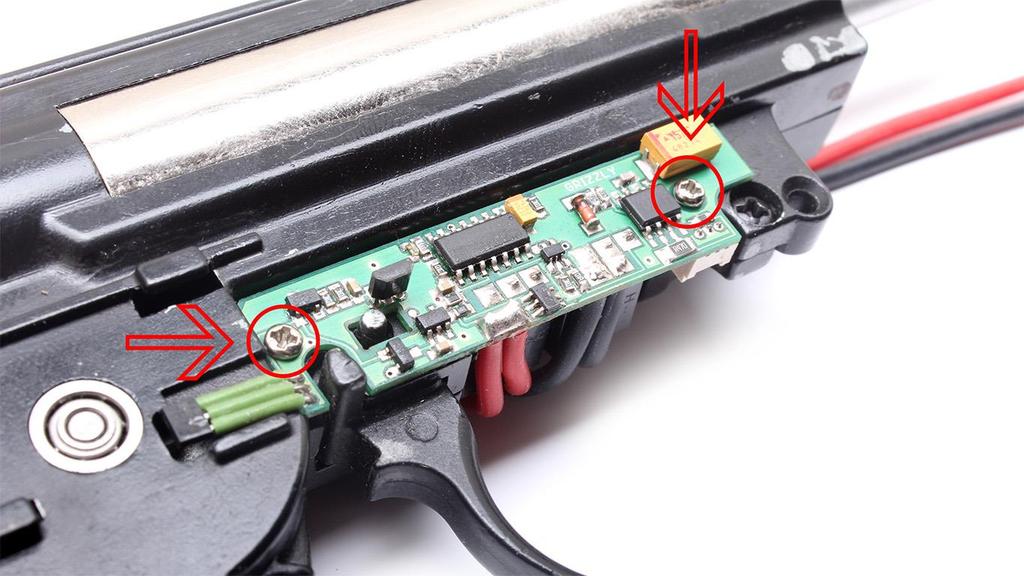5.7. Fixace nové spínací jednotky Fixaci spínací jednotky provede původními šroubky.