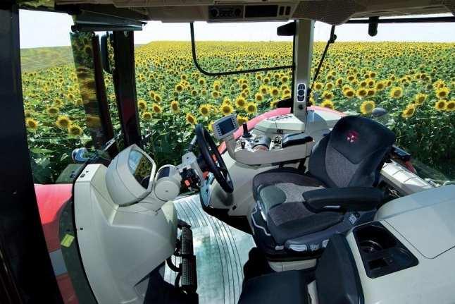 Obr 2.3.1 Kabina traktoru Massey Ferguson 8690 2.4 Převodovky V posledních letech bylo na vývoj převodovek vynaloženo mnoho finančních prostředků a času.