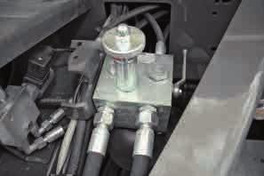 POWERLOCK Silné hydraulické válce zadní výklopné části lisovací komory pracují v součinnosti s hydraulickým uzavíracím ventilem k zajištění maximálního utužení balíku.