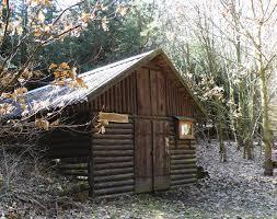 Přílohy k příspěvku: Foto 1 - Dřevěná sněžná jáma - v