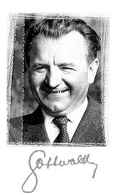 Košický vládní program (duben 1945) dohoda londýnského a komunistického exilu, vznikla LIDOVÁ DEMOKRACIE,omezený počet politických stran, převážně levice = NÁRODNÍ FRONTA(komunisté, národní