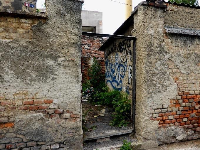 vstup do tohoto areálu není zabezpečený, dvířka jsou otevřená a nikomu tak nebrání ve vstupu. (foto p. Renner z aplikace Lepší místo) Mgr. Martin Hrabánek starosta města: 30.
