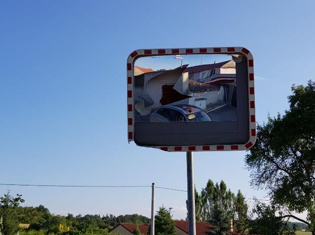 Tomáš Černický vedoucí odboru dopravy a silničního hospodářství: Požádáme OŽP Ing. Ondřeje Čečrdleho, aby objednal odstranění větví zasahující před radar.