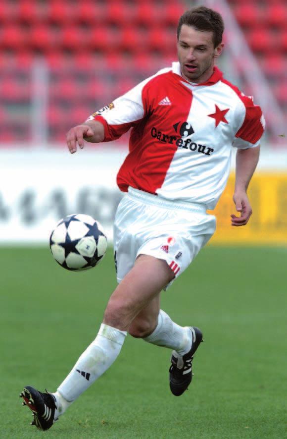 Kariéra v obraně a přerod ve střelce Přestože mezi fotbalovými fanoušky je Pavel Kuka odjakživa zapsán jako útočník, první starty v mládežnických reprezentacích si připsal na pozici středního obránce.