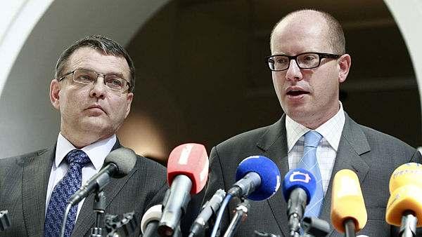 BŘEZEN 2012 TREFA STRANA 7 HOKUSY, POKUSY ČÁRY MÁRY FUK Tak lze nazvat jeden z dalších pokusu ČSSD Grossovi ani nemluvě. Tak se mladí hoši ze shodit stávající ultrapravicovou vládu.zní to až soc.dem.