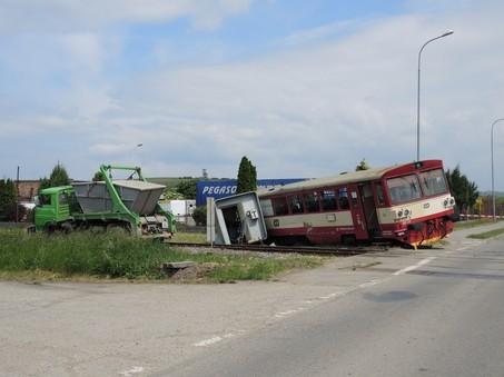 2 ÚDAJE TÝKAJÍCÍ SE MIMOŘÁDNÉ UDÁLOSTI 2.1 Mimořádná událost 2.1.1 Datum, přesný čas a místo mimořádné události Datum: 25. 5. 2015. Čas: 11:15 h. Dráha: Místo: GPS: železniční, regionální.
