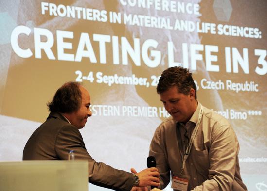 září 2015 mezinárodní konference o vytváření života v trojrozměrném prostředí s názvem Frontiers in Materials and Life Sciences: Creating Life in 3D.