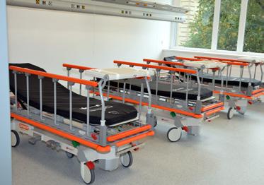 Komplexnost objektu doplňuje vysokoprahový urgentní příjem a lůžková část Anesteziologicko resuscitační kliniky včetně heliportu na střeše objektu.