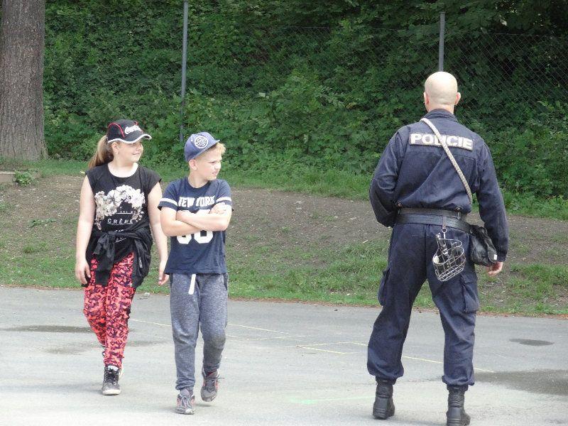 V připraveném koutku si letos děti mohly zakoupit a na místě dle své fantazie nabarvit keramické obrázky.