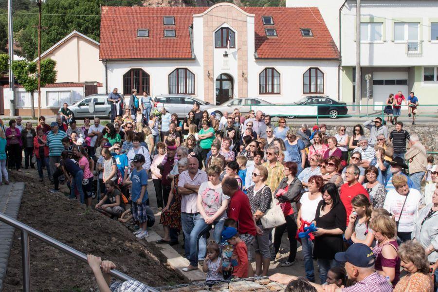 Měl jsem velikou radost, když se do přísálí sokolovny dostavilo více jak 50 občanů z této části vesnice, a ještě větší radost z toho, že se celé jednání neslo ve velmi konstruktivním duchu.