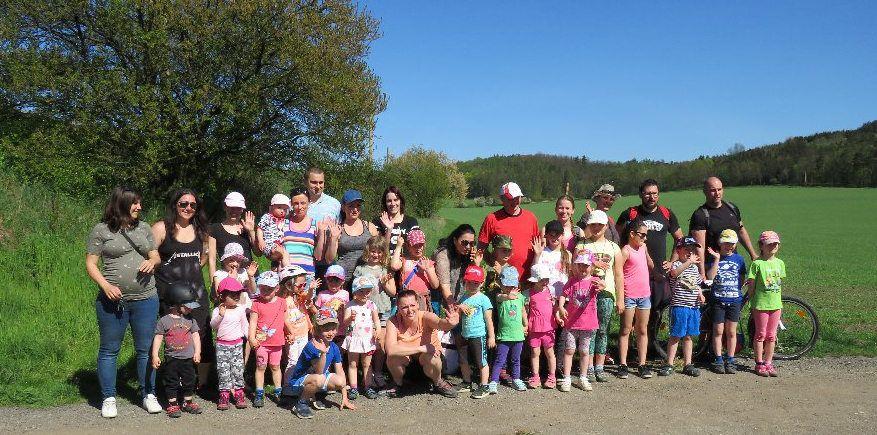 ORGANIZACE A SPOLKY Cesta za pokladem (TJ Sokol Čebín) Malí sokolíci ukončili cvičební sezónu v sobotu 21.dubna cestou za pokladem.