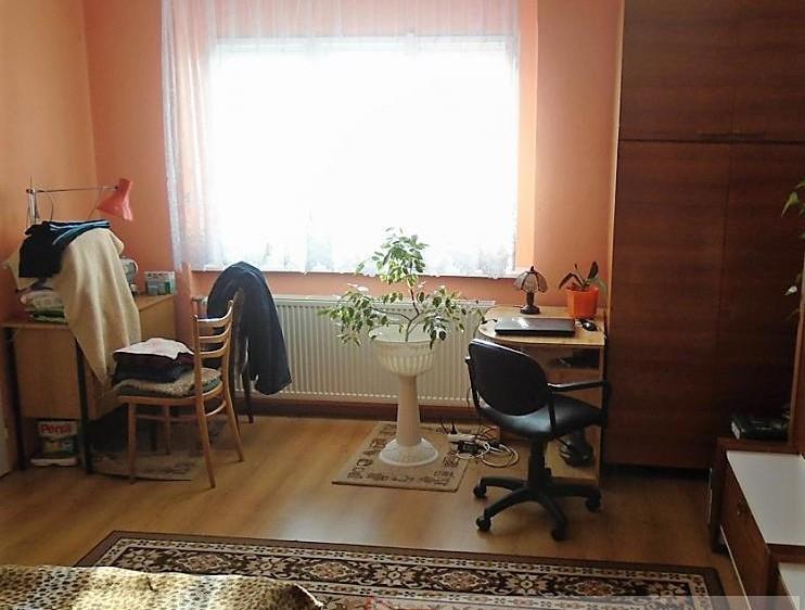 zastavěná plocha domu cca 60 m2, dále se na