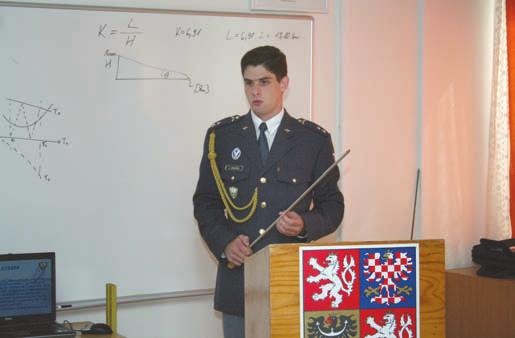 STÁTNICE 2007 Na Univerzitě obrany probíhaly v červenci státní závěrečné zkoušky.