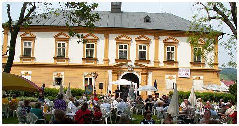 4.8 Domov důchodců Čížkovice Druh sociální služby: domovy se zvláštním režimem Identifikátor služby: 8648413 Forma poskytování: pobytová Počet lůžek: 53 Obrázek 8 Domov důchodců Čížkovice Domov