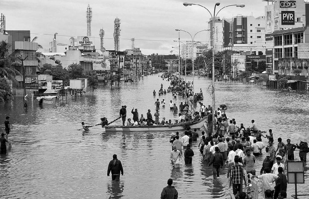 10 REŠENÍ ˇ 5 bodů Na obrázku vidíš fotografii z města Kalkata (Kolkata). Na základě fotografie a předchozích úloh vyřeš následující úkoly. a. Napiš nejvhodnější titulek pro tuto fotografii.