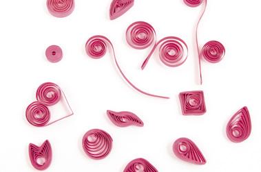 Quillingové techniky V následující kapitole se naučíte tři různé quillingové techniky. První z nich je tradiční quilling, se kterým se setkáte nejčastěji.