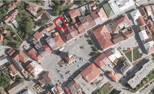 Orlické hory a Podorlicko 18: 229-234, 319-323 (2011) Obr. 1. Mapa a pohled na lokalitu Vlastní jímka je zhruba čtvercového půdorysu o rozměrech 1,5 x 1,3 m s plochým dnem.