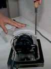Upevněte dočasně těleso ventilu (12) šrouby (EL-120: (30),