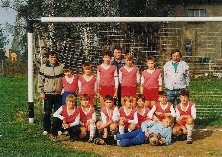 Tělovýchovná jednota Jistebník 13 Období družstva žáků vedené trojicí M. Dressler, J. Sýkora, S. Jurník. Mezi hráči mj. bratři Stilerové, M. Křepelka, M.Šihor, J. Jelínek, T. Fiala, P. Matěj a další.