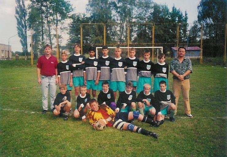 Tělovýchovná jednota Jistebník 15 Ročník : 1991 1992 Muži (III.třída, sk.c) 4.místo 21 bodů skóre 50 : 31 Dorostenci (III.třída, sk.b) 10.místo 14 bodů skóre 30 : 77 Žáci (okresní soutěž, sk.c) 6.