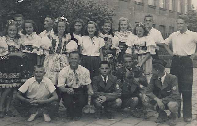 Tělovýchovná jednota Jistebník 5 Po roce 1948, kdy se začalo uskutečňovat sjednocení tělovýchovy, se rozdrobené tělovýchovné složky sjednotily do jediné tělovýchovné organizace pod názvem