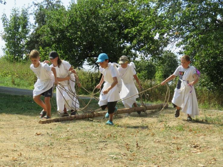 dynastií, které zastřešoval faraon Zdenchámon I., Romiopatra, bůh Anubis a družina věrných.